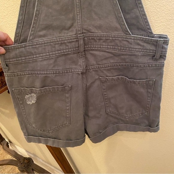 FOREVER 21 Women Olive Ripped Denim Overall Shorts Size 27 - Picture 6 of 7